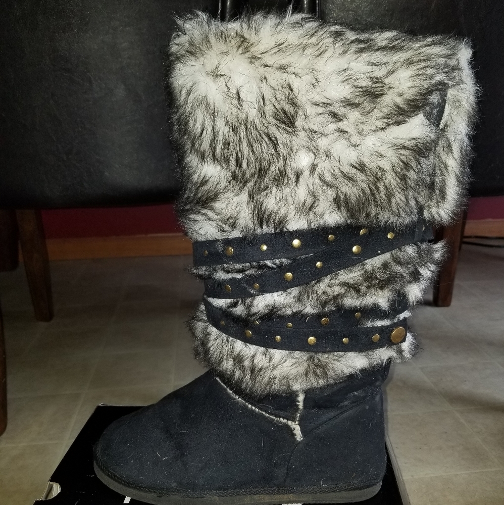 Like new fuzzy slipper boots